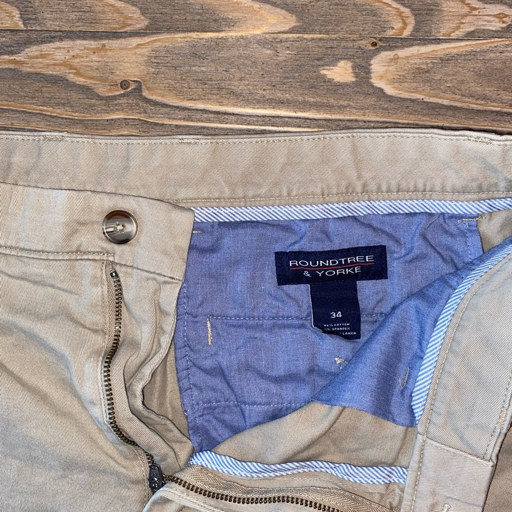 Men’s khaki chino shorts 5”